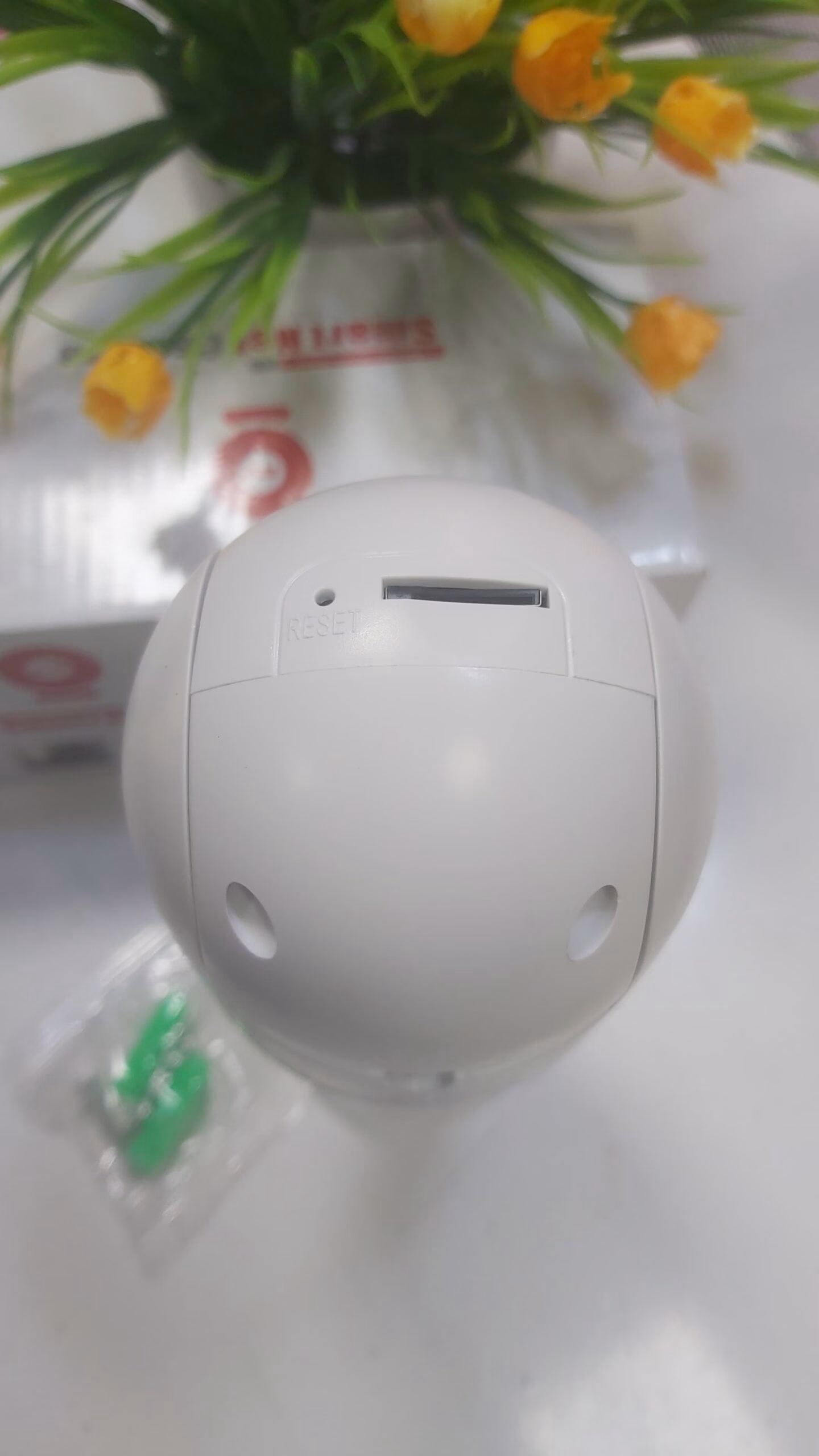 Wi-Fi 2MP V380-pro PTZ Smart Camera Bulb - Image 5