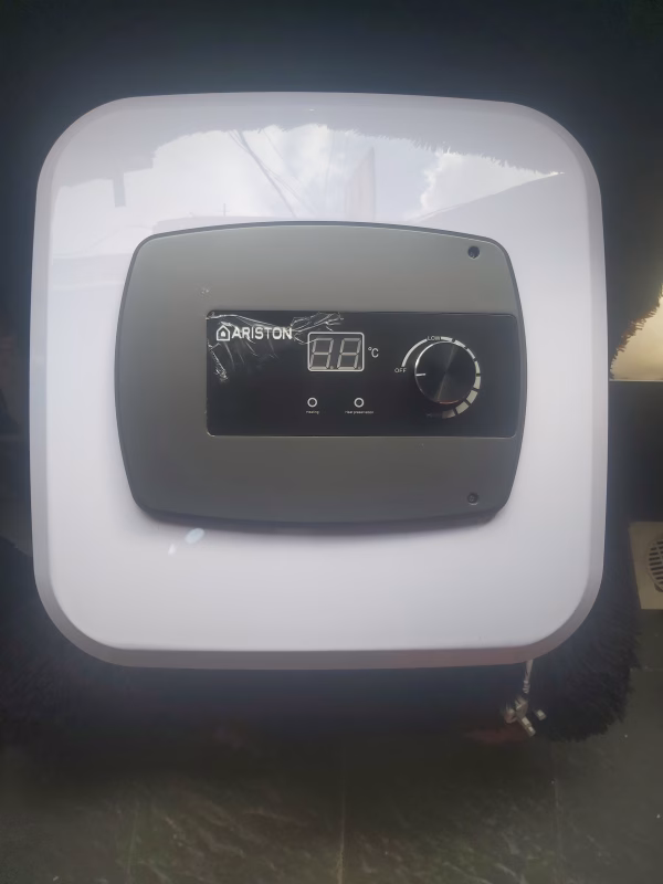 Ariston A18 series 30L Water Heater - Image 2
