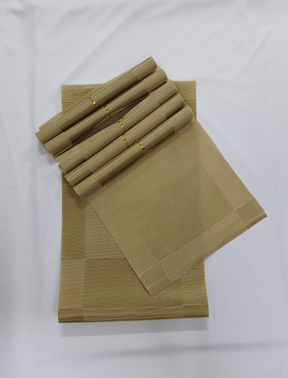 6Pcs PVC Table Mats Plus Table Runner - Image 2