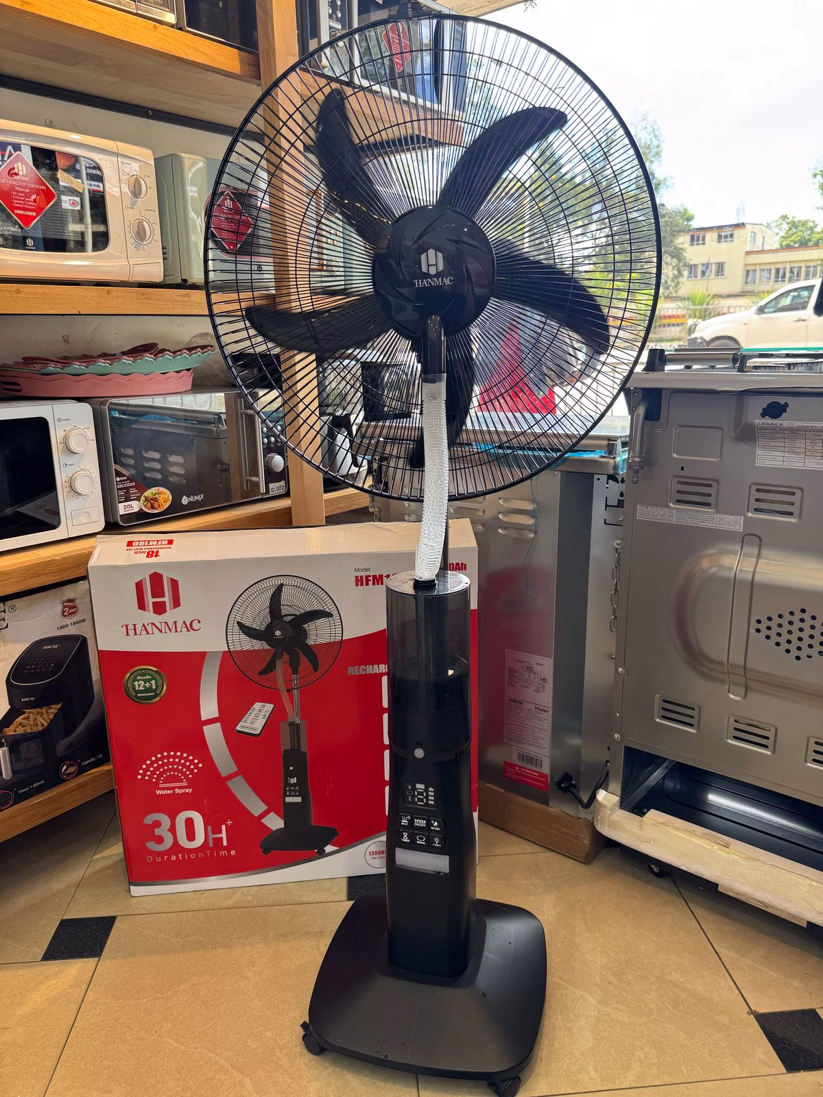 Hanmac HFM18D 18" Rechargeable Standing Fan with Humidifier - Image 2